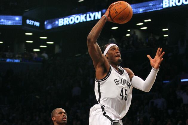 Watch: Williams to Wallace on a Nasty Crosscourt Bounce Pass