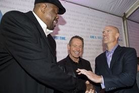Former Members of Knicks and Rangers Maintain Bond