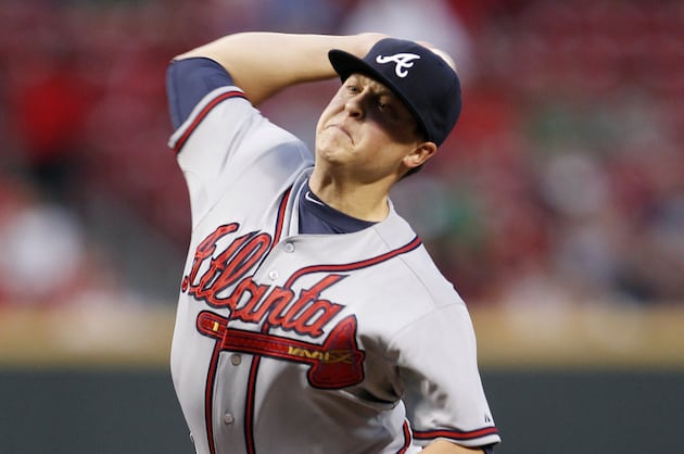 Reds Beat Braves 5-4