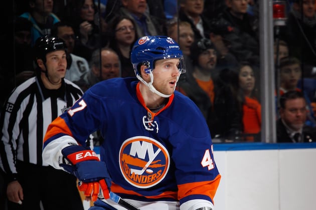 Report: MacDonald Out 6-8 Weeks Due to Broken Hand