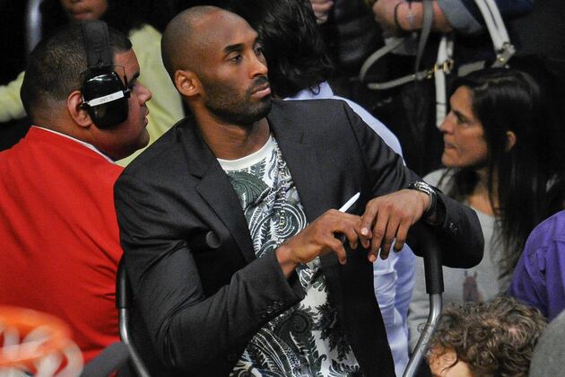 Judge Temporarily Halts Mother's Sale of Kobe Memorabilia