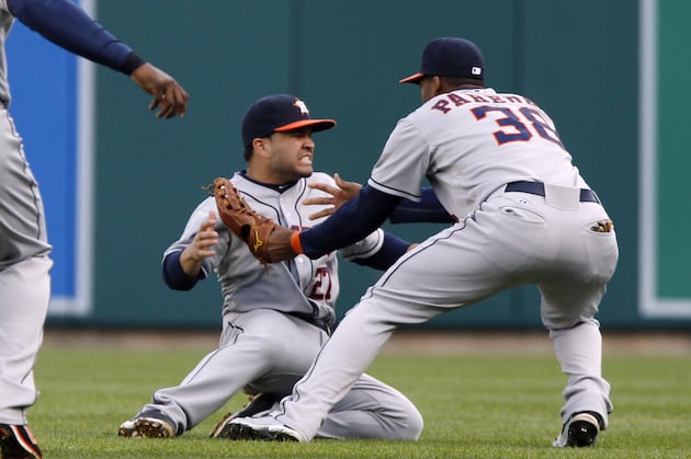 Altuve Leaves Game After Dislocating Jaw in Collision with Paredes