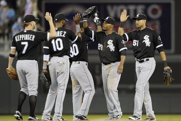 White Sox Work Fundamentals Before 4-2 Victory over Twins