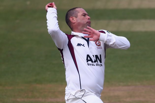 Hall Ton Frustrates Leicestershire