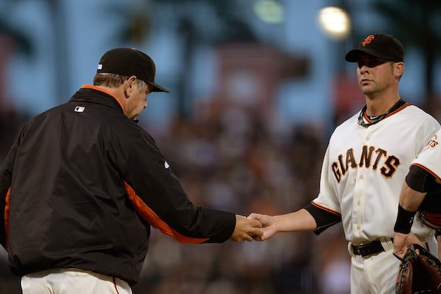 Giants Notes: Vogelsong Offers to Pitch in Relief