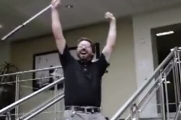 Video: Office Putt We All Wish We Could Pull off