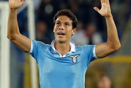Report: Lazio Midfielder Hernanes Linked to Milan