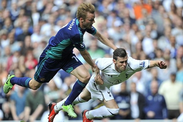 Bale Controversy as Spurs Star Is Booked for Dive When It Was a Blatant Penalty