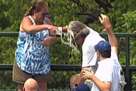 Cubs Fan Dumps Beer on Husband After He Tried to Protect Her