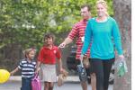 Lindsey Vonn Playing Mom, Takes Tiger's Kids to School