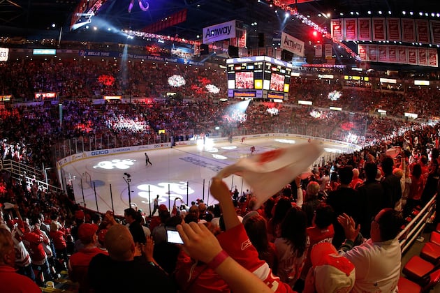 Wings, Blackhawks on Heat Alert Despite the Joe's Rep for Excellent Ice