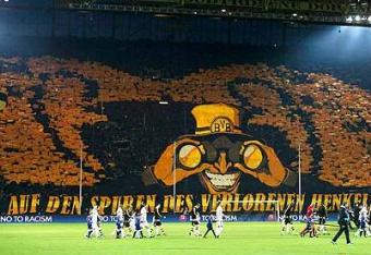 Borussia-dortmund-fans-008_crop_north