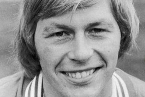 Former Man Utd Star Greenhoff Dies at Age 60