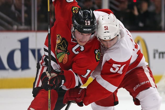 Toews Lays It All Out, Lifts Hawks to Game 5 Win
