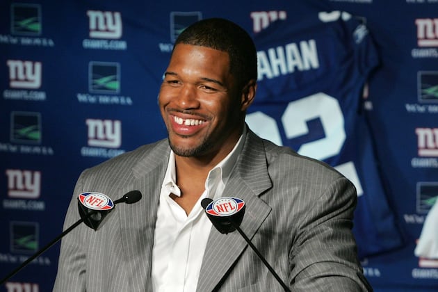 Ex-Giant Michael Strahan Trash Talks the Cowboys on Twitter