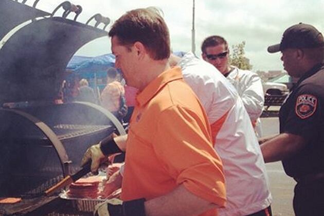 Travis Ford Cooks Burgers for Workers in Oklahoma