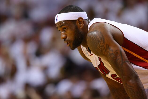 What If LeBron James Jumped from the NBA to the NFL?