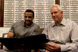 Former Lakers Executive Ronnie Lester Joins Suns' Front Office