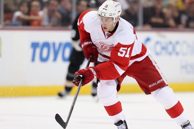Andrew Shaw Slewfoots, Injures Valtteri Filppula (WATCH)