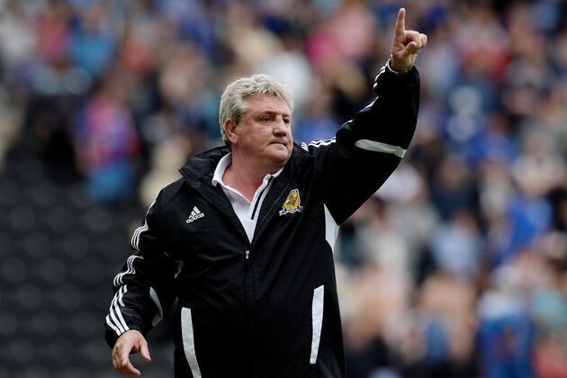 Whelan Plotting to Bring Promotion King Bruce Back to Wigan