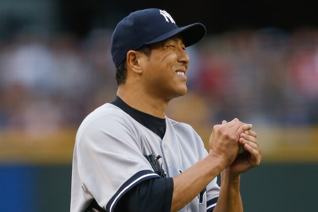 Brett Gardner's Misplay Costs Hiroki Kuroda in Yankees' Loss to Mariners