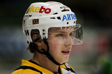 Sharks Sign Forward Petter Emanuelsson