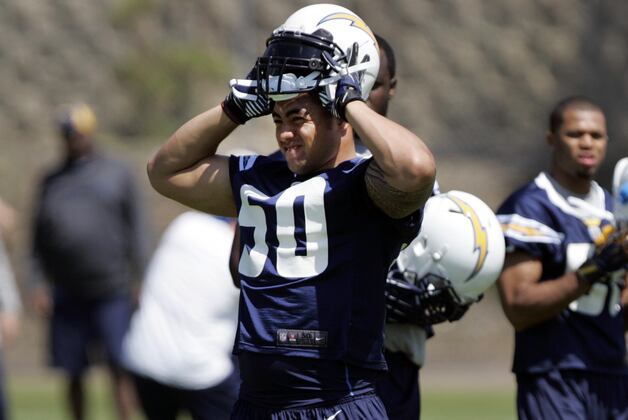 Manti Te'o Is 'one of the Guys' in San Diego
