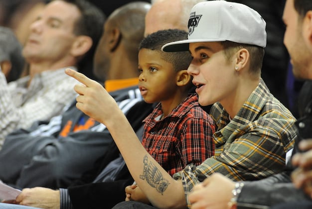 Justin Bieber Seen Wearing Bruins Cap While Hanging Out with Miley Cyrus