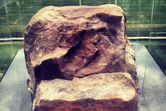 Howards-rock_crop_north