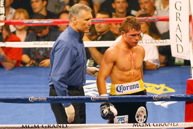 Canelo Alvarez Must Be Prepared to Handle Defensive-Minded Floyd Mayweather