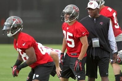 Bucs DBs Coach Oden Refuses to Let His Players Look Back