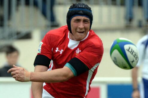 Sam Davies Holds His Nerve as Wales Reach Final