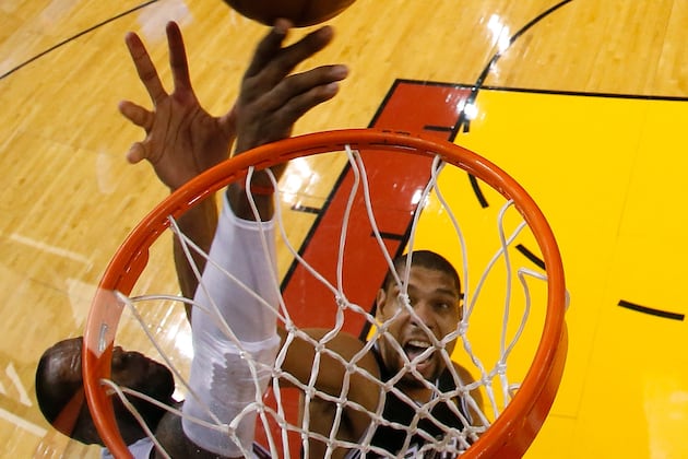 VIDEO: LeBron James, Sans Headband, Blocks Tim Duncan