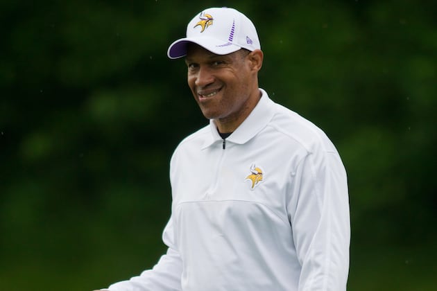 Leslie Frazier: Adrian Peterson's 2,000 Yards Not Vital