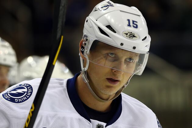 Lee Suffered Torn ACL During AHL Playoffs, Could Miss NHL Training Camp