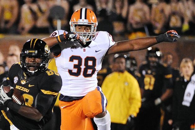Eskridge Played Second Half of Last Season with Hand Injury