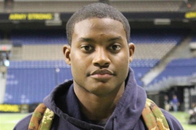 2015 QB Looks to Impress