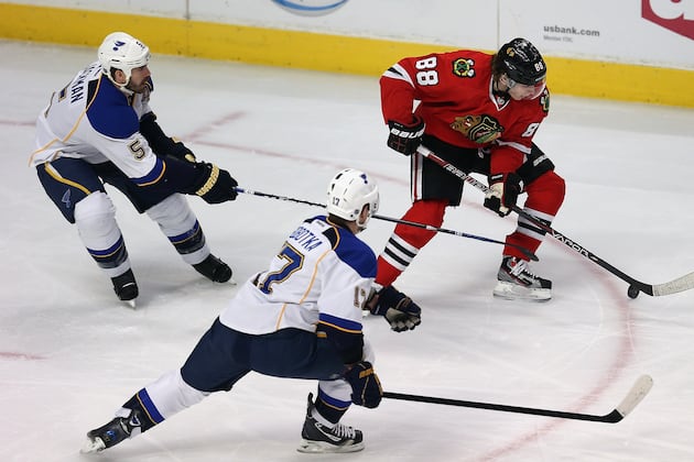 Blackhawks Put More Pressure on Blues
