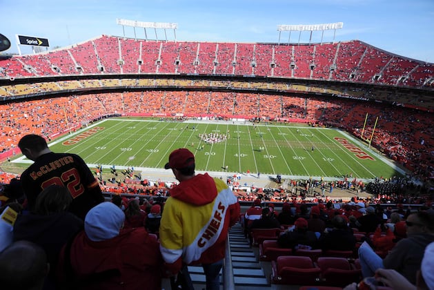 Chiefs to Give Season-Ticket Holders Free Bags
