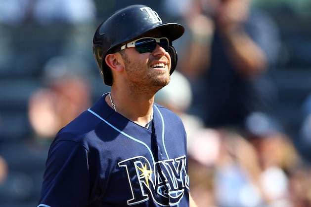 Longoria Praises Dickey: 'Felt Like Chasing a Wiffle Ball'