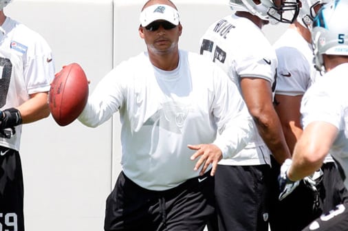 Holcomb Takes Charge of Linebackers