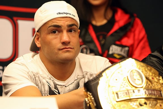 Eddie Alvarez to Be Tied Down by Bellator Lawsuit Long into 2014
