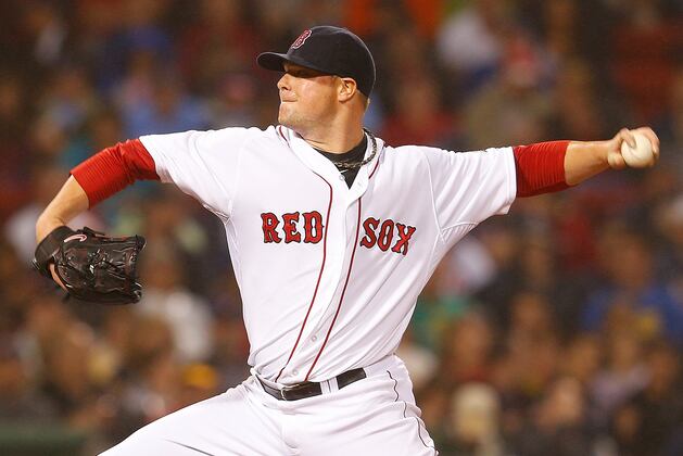 Jon Lester Leaves in 8th Due to Apparent Injury