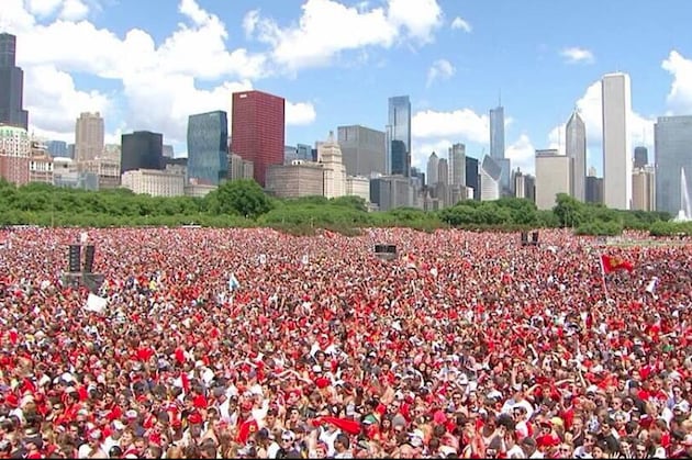 Twitter / TH2NSTATSGUY: I'm the one at the Blackhawks ...