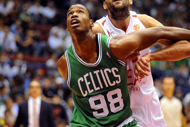 Nets Interested in Signing Free-Agent Center Jason Collins