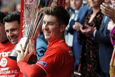 Leeds Sign Crewe Midfielder Murphy