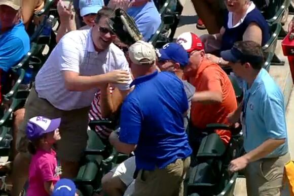 Royals Fan Makes Incredible Grab on Foul Ball