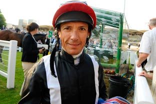 Dettori-sandown-008_crop_north