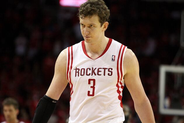 Blazers 'Closely Monitoring' Omer Asik