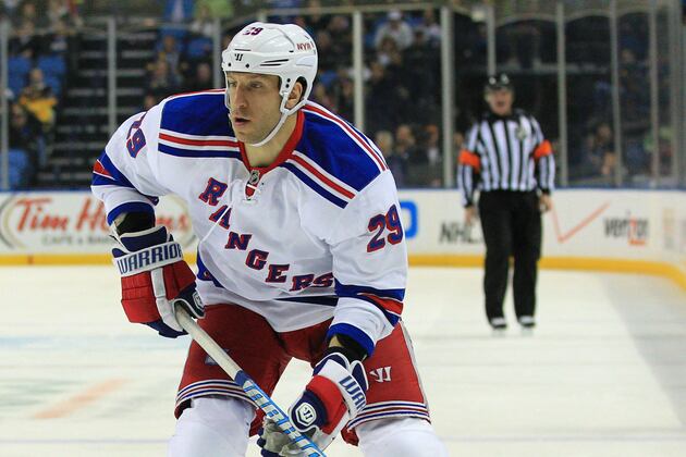 Report: Rangers Are Trying to Trade Clowe's Rights